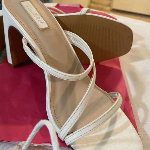 White shoes - Picture 3 of 3